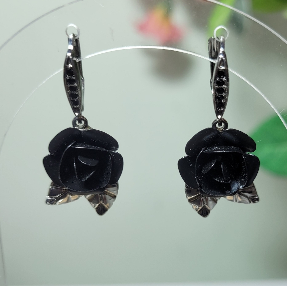 NIB BLACK ROSE SILVER LEVERBACK EARRINGS. GOTH EMO GORGEOUS DETAIL. - Picture 2 of 8